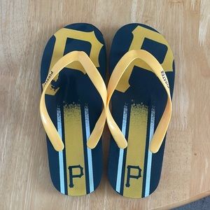 MLB Pittsburgh Pirates baseball women’s small flip flops